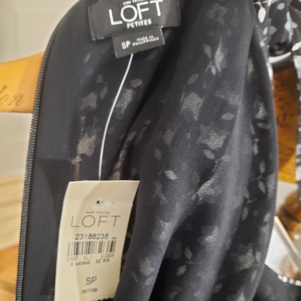 LOFT black,  gray & white floral romper Sz SP - Picture 6 of 7